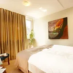 Am Kieler Schloss By Premiere Classe 2* 基尔