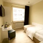 Am Kieler Schloss By Premiere Classe 2* 基尔