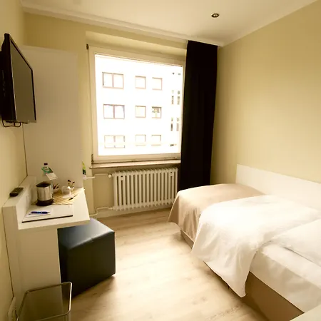 Отель Am Kieler Schloss By Premiere Classe 2*