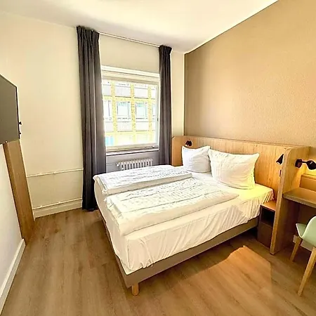 Am Kieler Schloss By Premiere Classe 2* קיל