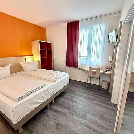 Am Kieler Schloss By Premiere Classe 2* קיל
