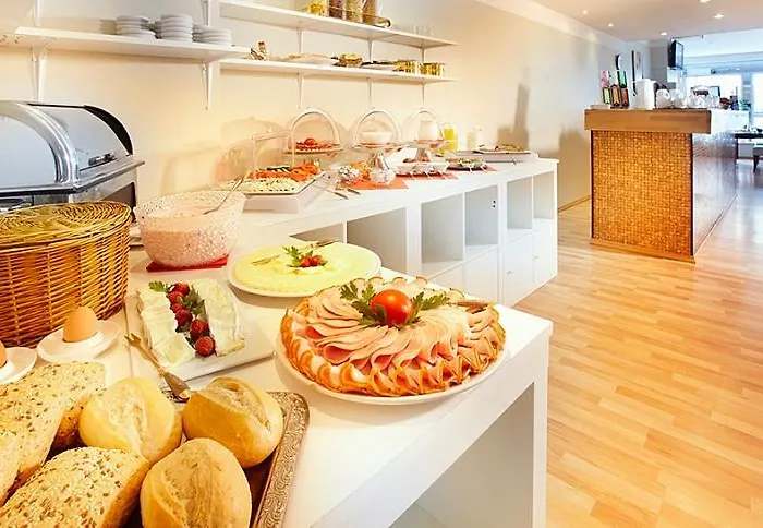 Am Kieler Schloss By Premiere Classe 2* Kiel