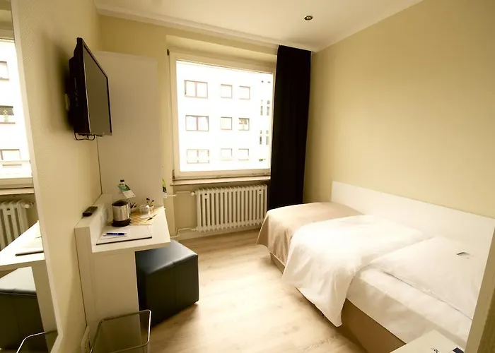 Am Kieler Schloss By Premiere Classe 2* קיל